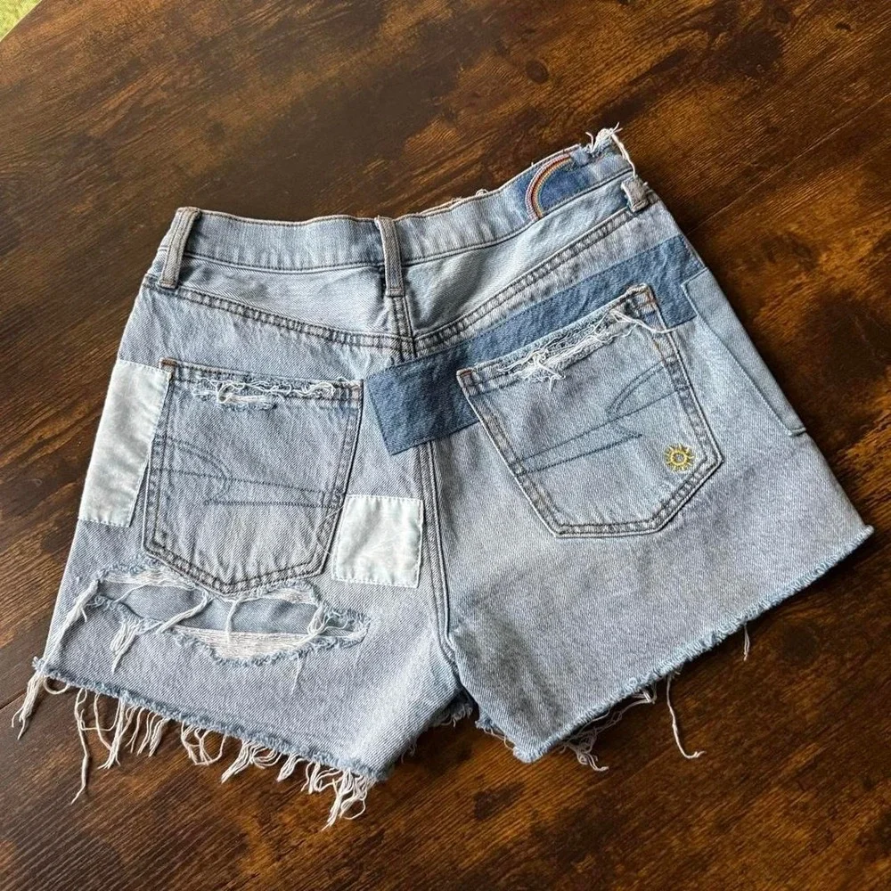 American Eagle 90s Boyfriend High Rise Patchwork Denim Shorts Size 4